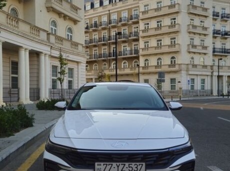 Hyundai Elantra 2024