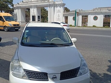 Nissan Tiida 2006