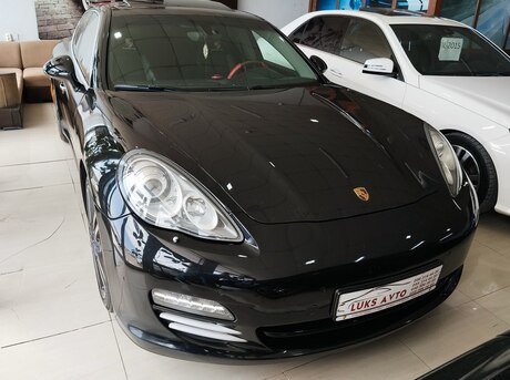 Porsche Panamera 4S