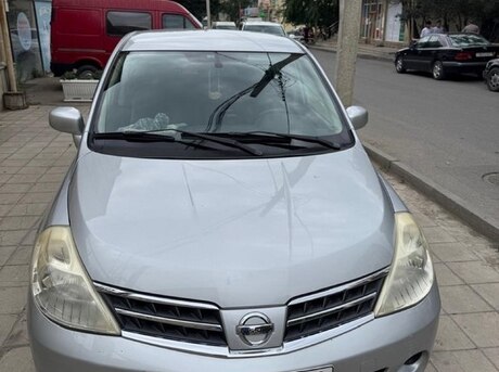 Nissan Tiida 2012