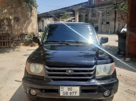 Mitsubishi Pajero io 2000