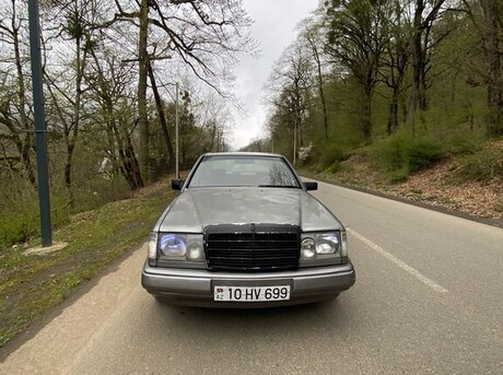 Mercedes E 290 1986