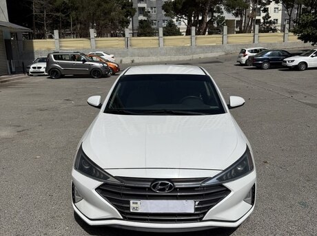 Hyundai Elantra 2019