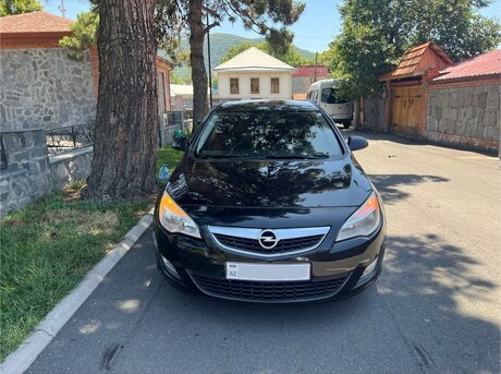 Opel Astra 2012