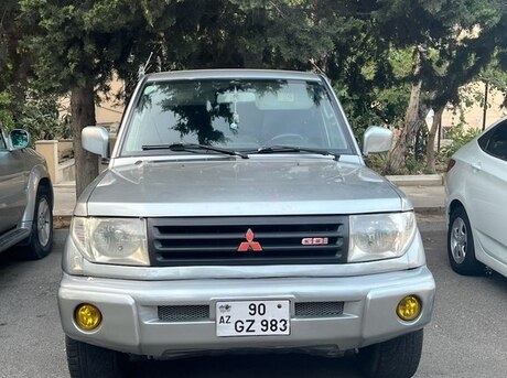 Mitsubishi Pajero io 1998