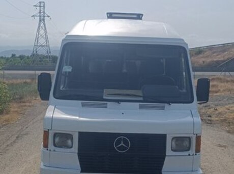 Mercedes 208 D