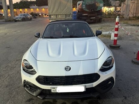 Abarth 124 Spider