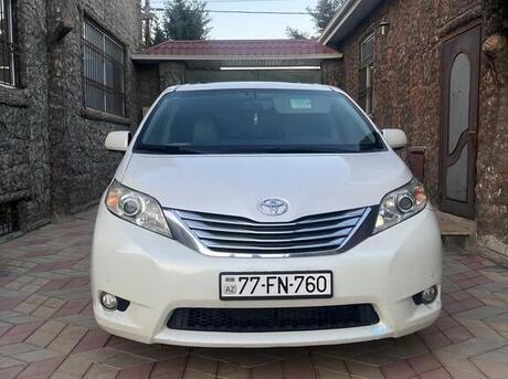 Toyota Sienna 2011