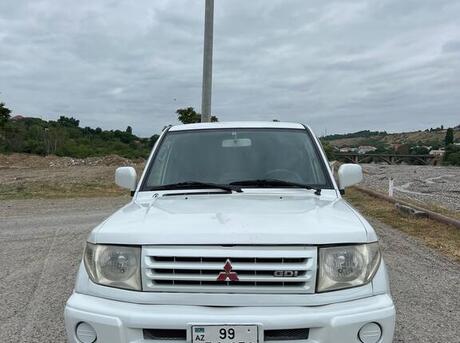 Mitsubishi Pajero io 2001