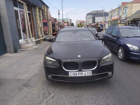 BMW 750 2011