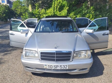 Mercedes C 200