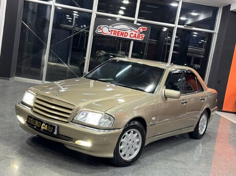 Mercedes C 240