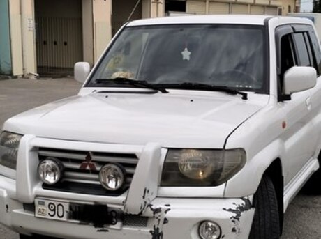 Mitsubishi Pajero io 2000