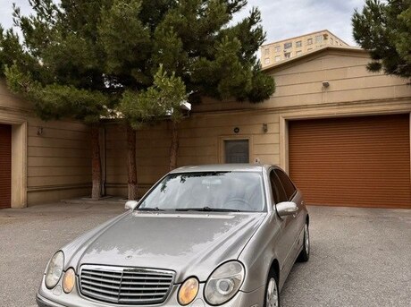 Mercedes E 200 2003