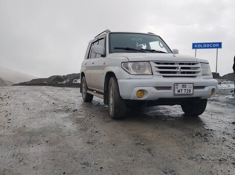 Mitsubishi Pajero io 2000