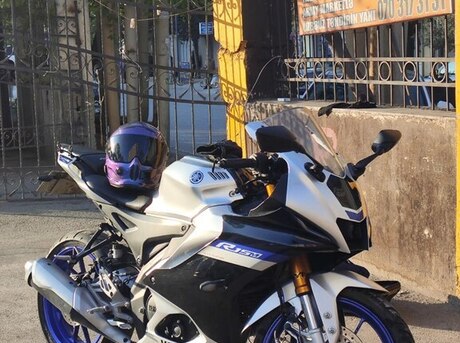 Yamaha R15M