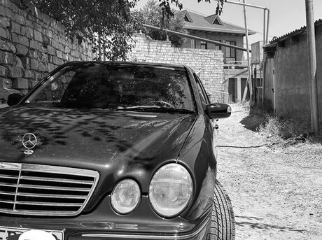 Mercedes E 200