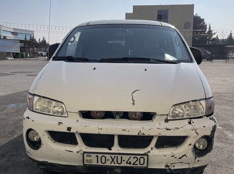 Hyundai H-1 1998