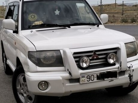 Mitsubishi Pajero io 2000