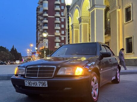 Mercedes C 200