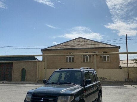 Mitsubishi Pajero io 2000