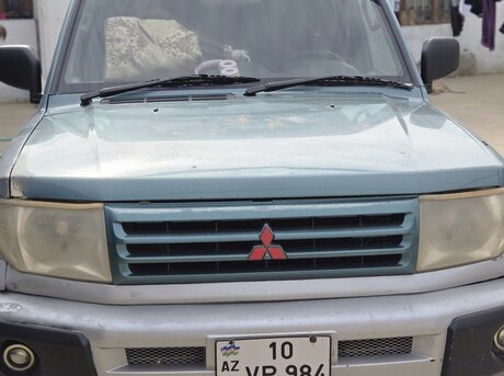 Mitsubishi Pajero io 1998