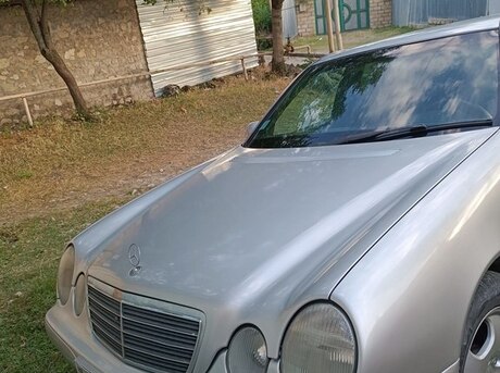Mercedes E 220 d 2000