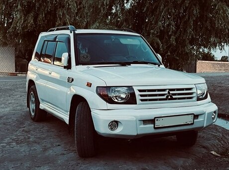 Mitsubishi Pajero io 1999