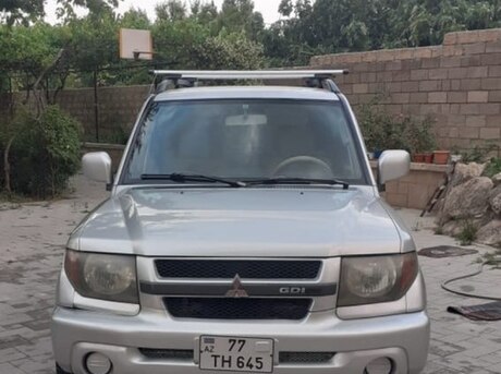 Mitsubishi Pajero io 2001
