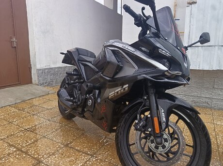 Bajaj Pulsar RS 200 2024