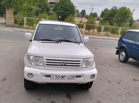 Mitsubishi Pajero io 1999