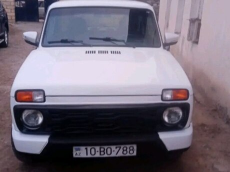 LADA (VAZ) Niva 2004