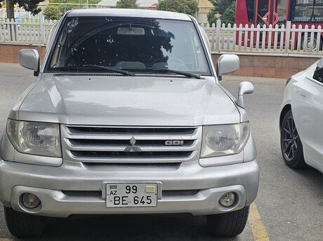 Mitsubishi Pajero io 2000