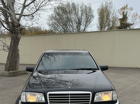 Mercedes C 180
