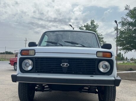 LADA (VAZ) Niva 2005