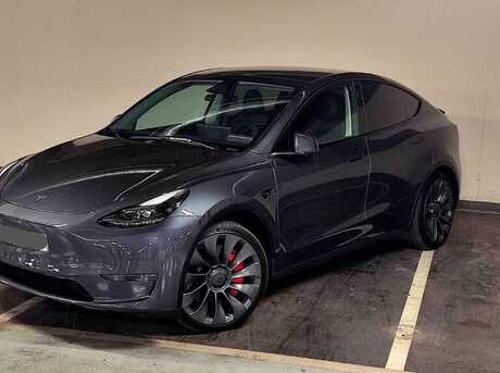 Tesla Model Y 2024