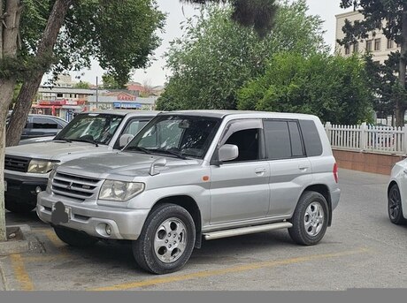 Mitsubishi Pajero io