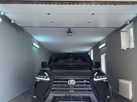 Lexus  2024