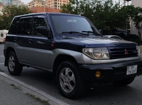 Mitsubishi Pajero io 1999