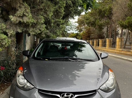 Hyundai Elantra 2012