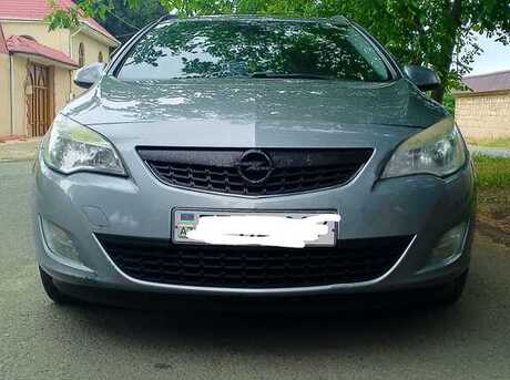 Opel Astra 2011