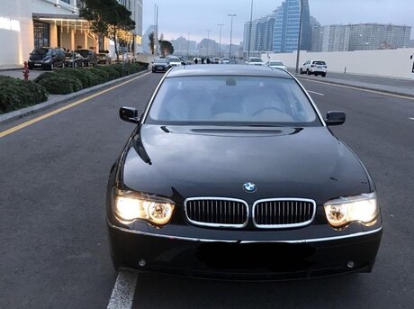 BMW 745