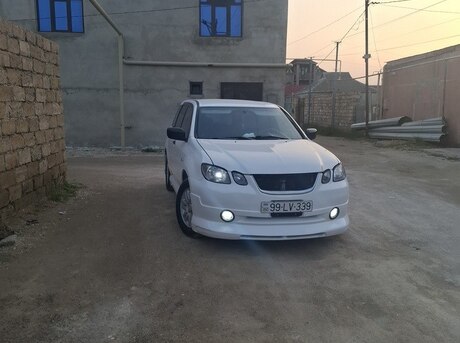 Mitsubishi Airtrek 2001