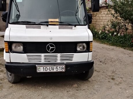 Mercedes 208 D 1990