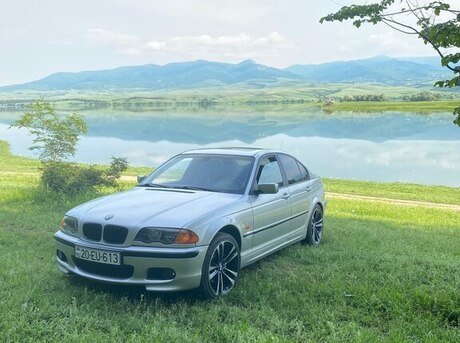 BMW 323