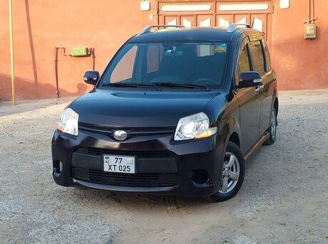 Toyota Sienta 2012