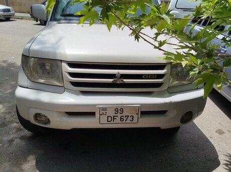 Mitsubishi Pajero io 2000