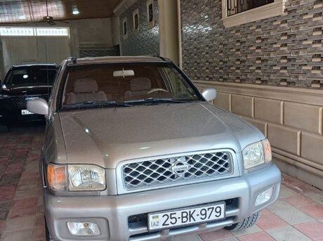 Nissan Pathfinder 2000