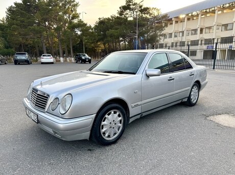 Mercedes E 230