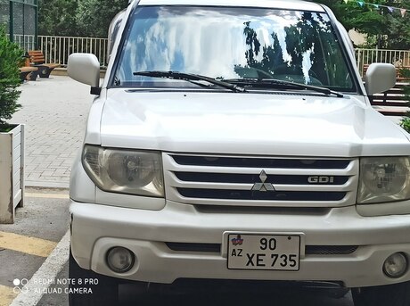 Mitsubishi Pajero io 2000